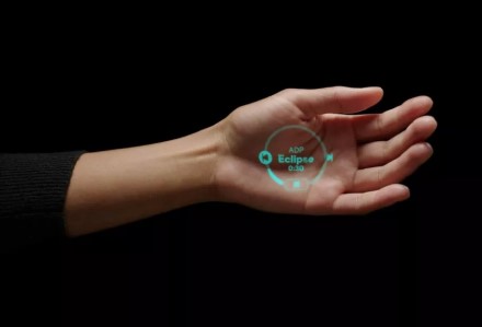 „Humane“ pademonstravo DI telefoną su lazerinėmis projekcijomis