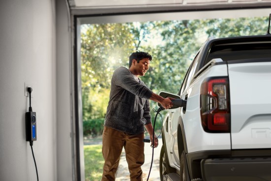 „Ford“ gamins pirmąjį įkaunamąjį hibridinį „Ranger“ pikapą