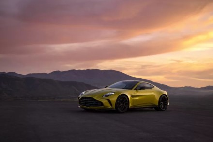 „Aston Martin“ keičia strategiją, susijusią su elektromobiliais