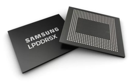 „Samsung“ pristatė naujus LPDDR5X atmintinių lustus