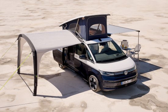 Naujojo „Volkswagen California“ kemperio premjera – dabar galima rinktis ir iš tinklo įkraunamą hibridą