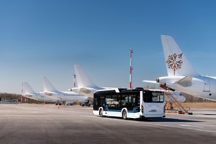 Lietuvos oro uostai pirks elektra varomus autobusus keleiviams Vilniaus oro uoste aptarnauti