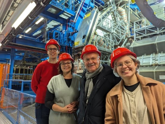 KTU komanda CERN, už nugaros dalelių detektoriai / KTU nuotr.