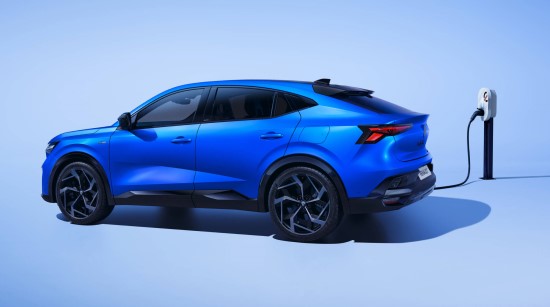 „Alpine“ patirtimi praturtinta „Renault“ naujiena – iš tinklo įkraunamas hibridas „Rafale E-Tech 4x4 300 HP“ „Alpine“ patirtimi praturtinta „Renault“ naujiena – iš tinklo įkraunamas hibridas „Rafale E-Tech 4x4 300 HP“