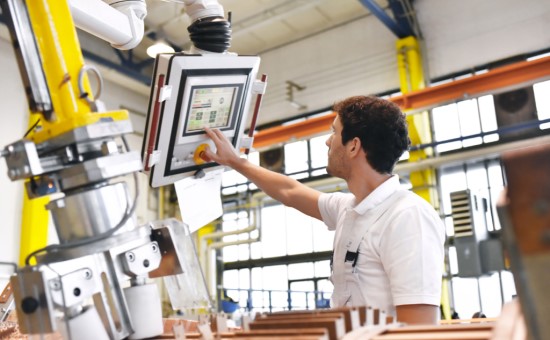 Šiuolaikinėje žemės ūkio technikoje naujų technologijų gausu kaip kosminiame erdvėlaivyje Šiuolaikinėje žemės ūkio technikoje naujų technologijų gausu kaip kosminiame erdvėlaivyje