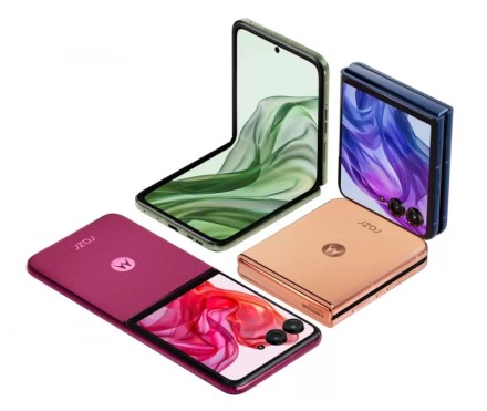 „Motorola Razr 50“ serijos atlenkiami išmanieji telefonai atkeliauja ir į Europą „Motorola Razr 50“ serijos atlenkiami išmanieji telefonai atkeliauja ir į Europą