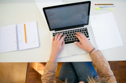Lietuvoje studijuojantys ar ketinantys pradėti studijas užsienio lietuviai kviečiami kreiptis dėl paramos studijoms Lietuvoje studijuojantys ar ketinantys pradėti studijas užsienio lietuviai kviečiami kreiptis dėl paramos studijoms
