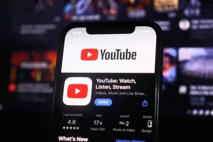 „Google“ sukėlė milžinišką internautų įsiūtį: daugelis „YouTube“ vartotojų skundžiasi neįtikėtinu įžūlumu „Google“ sukėlė milžinišką internautų įsiūtį: daugelis „YouTube“ vartotojų skundžiasi neįtikėtinu įžūlumu