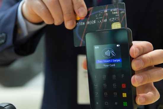 Kibernetiniai nusikaltėliai naudoja NFC pinigų vagystėms iš žmonių