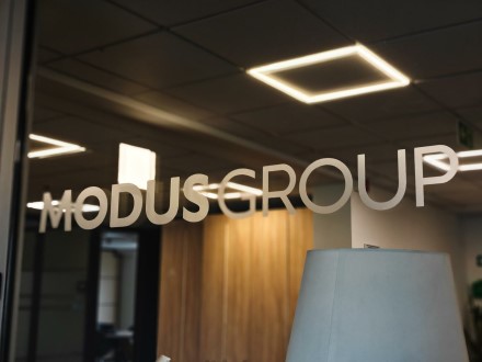 Pernai „Modus Group“ pajamos siekė 479 mln. eurų, per metus augo 22 proc. Pernai „Modus Group“ pajamos siekė 479 mln. eurų, per metus augo 22 proc.