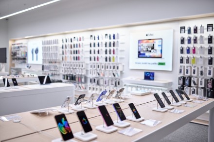 Vienas didžiausių „Apple Premium“ partnerių Europoje „C&C“ įsigijo Lietuvos „iDeal“ Vienas didžiausių „Apple Premium“ partnerių Europoje „C&C“ įsigijo Lietuvos „iDeal“