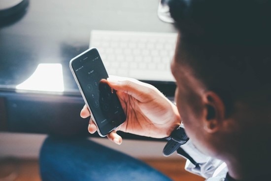 Tai ne tik sutapimas: štai kodėl atrodo, kad jūsų išmanusis telefonas girdi visus pokalbius Tai ne tik sutapimas: štai kodėl atrodo, kad jūsų išmanusis telefonas girdi visus pokalbius
