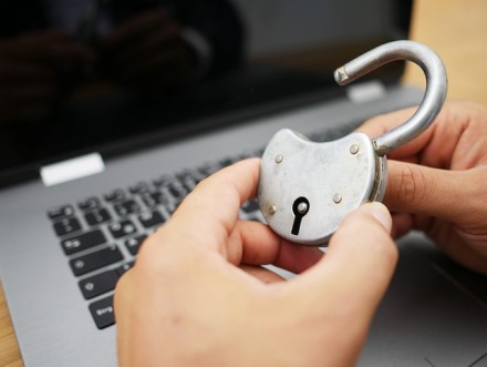 „Microsoft“ iš naujų vartotojų atėmė slaptažodžių naudojimo galimybę „Microsoft“ iš naujų vartotojų atėmė slaptažodžių naudojimo galimybę