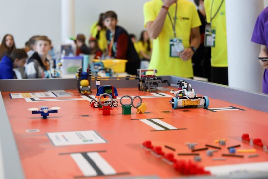 Kaune įvyko Pasaulinės robotų olimpiados nacionalinis turnyras – Lietuvos komandos ruošiasi Singapūrui Kaune įvyko Pasaulinės robotų olimpiados nacionalinis turnyras – Lietuvos komandos ruošiasi Singapūrui