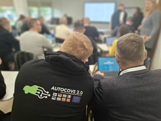 Technologijų tempas diktuoja sąlygas: europiniai moduliai keičia autotransporto specialistų rengimą Technologijų tempas diktuoja sąlygas: europiniai moduliai keičia autotransporto specialistų rengimą