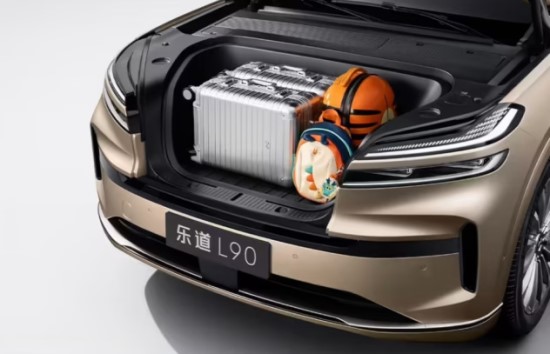 Dukterinė „Nio“ kompanija pristatė įspūdingą elektromobilį su milžiniška priekine bagažine Dukterinė „Nio“ kompanija pristatė įspūdingą elektromobilį su milžiniška priekine bagažine
