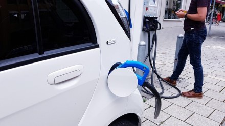 Per balandį įregistruoti 1 335 elektromobiliai – tai didžiausias skaičius per visą Lietuvos istoriją