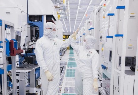 Masinę lustų gamybą trečiųjų šalių klientams „Intel“ pradės tik 2028 metais, prognozuoja „Morgan Stanley“ analitikai Masinę lustų gamybą trečiųjų šalių klientams „Intel“ pradės tik 2028 metais, prognozuoja „Morgan Stanley“ analitikai