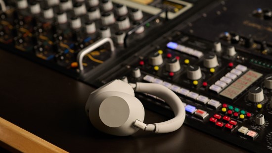 „Sony“ pristato naują triukšmo slopinimo evoliuciją – „WH-1000XM6“ „Sony“ pristato naują triukšmo slopinimo evoliuciją – „WH-1000XM6“