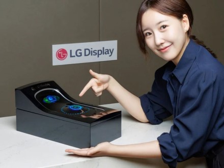 LG pristatė lankstų OLED ekraną su iš tiesų iššokančiais langais – juos galima paliesti ir stumtelėti atgal LG pristatė lankstų OLED ekraną su iš tiesų iššokančiais langais – juos galima paliesti ir stumtelėti atgal