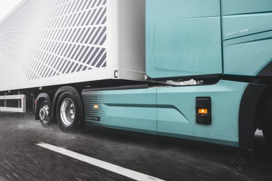 Naujas greitai įkraunamas elektrinis „Volvo“ sunkvežimis nuvažiuos 600 kilometrų Naujas greitai įkraunamas elektrinis „Volvo“ sunkvežimis nuvažiuos 600 kilometrų