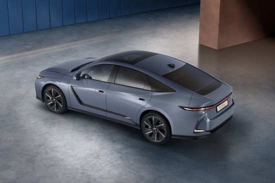 „Lexus“ pristato naujos kartos ES modelį „Lexus“ pristato naujos kartos ES modelį