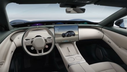 „Xiaomi“ pristatė naują vidutinio dydžio elektrinį „YU7“ visureigį „Xiaomi“ pristatė naują vidutinio dydžio elektrinį „YU7“ visureigį