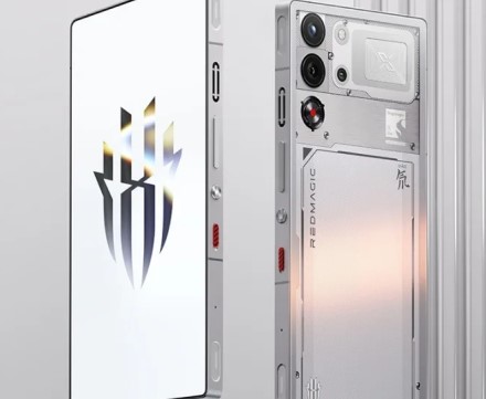 Pristatyti „Red Magic 10S Pro“ serijos išmanieji telefonai su itin galingais „Qualcomm“ lustais Pristatyti „Red Magic 10S Pro“ serijos išmanieji telefonai su itin galingais „Qualcomm“ lustais