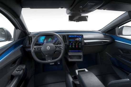 „Renault Megane E-Tech Electric“ nuo šiol siūlomas su dar daugiau technologijų, stiliaus ir universalumo