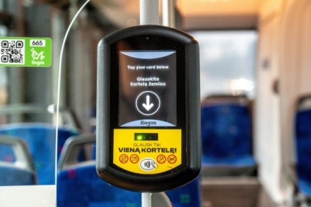 Naujovė Kauno viešajame transporte: atsiskaitymas už bilietą – bekontaktėmis banko kortelėmis ir išmaniaisiais įrenginiais Naujovė Kauno viešajame transporte: atsiskaitymas už bilietą – bekontaktėmis banko kortelėmis ir išmaniaisiais įrenginiais