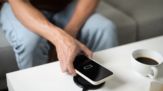 Greitas išmaniojo telefono įkrovimas: sužinokite, ar tai išties kenkia jūsų įrenginiui ir ką reikėtų daryti Greitas išmaniojo telefono įkrovimas: sužinokite, ar tai išties kenkia jūsų įrenginiui ir ką reikėtų daryti