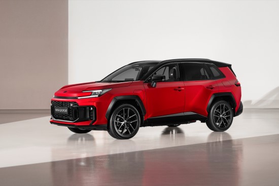„Toyota“ pristato naujos kartos „RAV4“