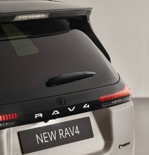 „Toyota“ pristato naujos kartos „RAV4“