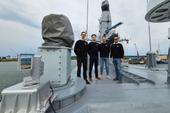 „Astrolight“ komanda „Polaris“ bandymų Baltijos jūroje metu. Iš kairės į dešinę: Lukas Tamulevičius, Martynas Vilkaitis, Laurynas Valčakas ir Dalius Petrulionis „Astrolight“ komanda „Polaris“ bandymų Baltijos jūroje metu. Iš kairės į dešinę: Lukas Tamulevičius, Martynas Vilkaitis, Laurynas Valčakas ir Dalius Petrulionis
