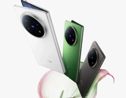„Vivo“ pristatė lengviausią sulenkiamą telefoną rinkoje – „X Fold 5“ „Vivo“ pristatė lengviausią sulenkiamą telefoną rinkoje – „X Fold 5“
