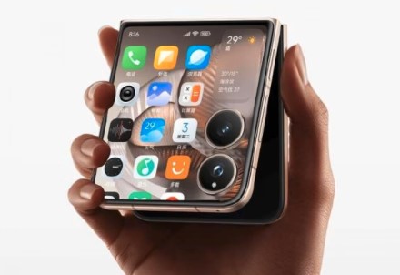 „Xiaomi“ pristatė „Mix Flip 2“ atlenkiamo telefono modelį su galingu „Qualcomm“ lustu „Xiaomi“ pristatė „Mix Flip 2“ atlenkiamo telefono modelį su galingu „Qualcomm“ lustu