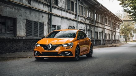 Simbolinė partnerystė skilinėja: „Renault“ atsitraukia, o „Nissan“ jau skęsta milijardinėje duobėje