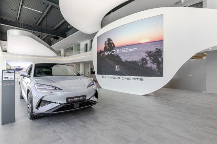 Vilniuje atidarytas pirmasis Lietuvoje BYD automobilių salonas