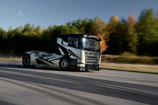 Pirmą kartą Lietuvoje – legendinė „Scania Chimera“ kaitins žiūrovus Klaipėdoje Pirmą kartą Lietuvoje – legendinė „Scania Chimera“ kaitins žiūrovus Klaipėdoje