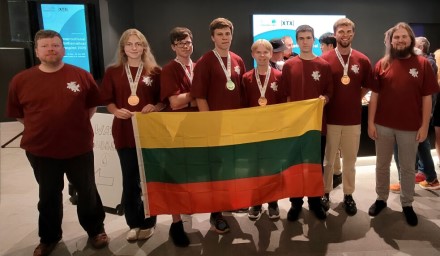 Pasaulinėje matematikos olimpiadoje – 5 lietuvaičių iškovoti bronzos medaliai ir Lietuvos pasiūlytas uždavinys