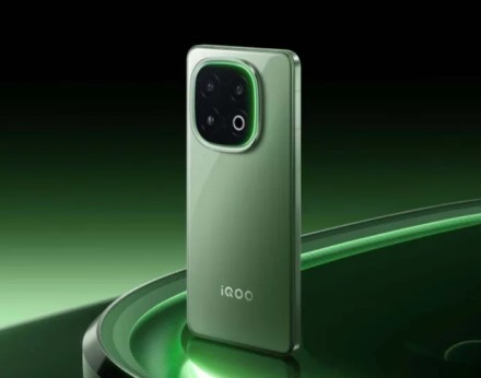 „iQOO“ pristatė „13 Ace Green“ telefono modelį su galingu „Qualcomm“ lustu „iQOO“ pristatė „13 Ace Green“ telefono modelį su galingu „Qualcomm“ lustu