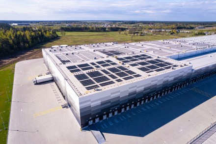 Saulės elektrinių skaičius ant „Lidl“ parduotuvių ir logistikos centrų stogų perkopė pusšimtį