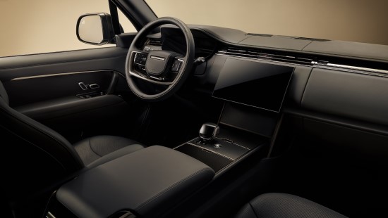 „Range Rover“ flagmano šeimą papildė naujausioji versija „Range Rover“ flagmano šeimą papildė naujausioji versija
