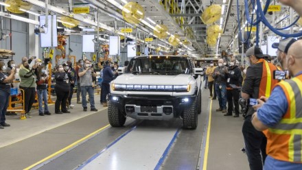 „General Motors“ didina apsukas: per ketvirtį pardavė virš 46 tūkst. elektromobilių