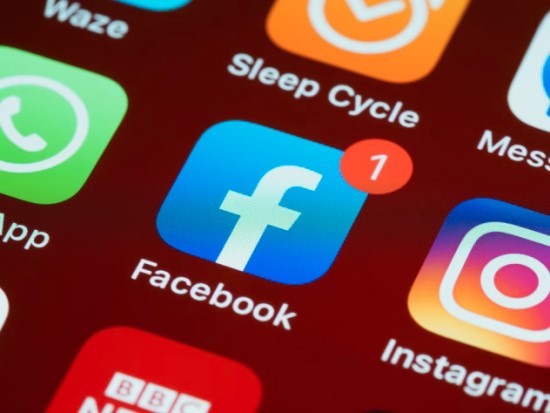 Kaip algoritmai formuoja mūsų nuomonę? Atskleista, kodėl socialiniuose tinkluose matomas turinys nėra atsitiktinumas Kaip algoritmai formuoja mūsų nuomonę? Atskleista, kodėl socialiniuose tinkluose matomas turinys nėra atsitiktinumas