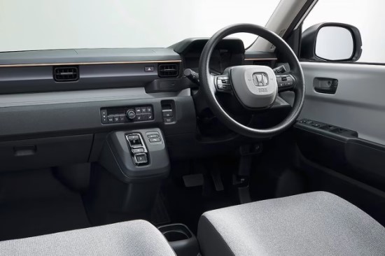 Mažas, tylus ir pakankamai galingas: „Honda“ pristatė naująjį „N-ONE e“ elektrinį automobilį