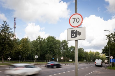 Keliuose – papildomi ženklai prie greičio matuoklių Keliuose – papildomi ženklai prie greičio matuoklių
