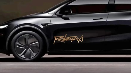 „Tesla“ pažadai ir vėl virto šnipštu? Už ilgai žadėtų ir garsiai reklamuotų „Robotaxi“ vairo vis dar sėdi žmogus „Tesla“ pažadai ir vėl virto šnipštu? Už ilgai žadėtų ir garsiai reklamuotų „Robotaxi“ vairo vis dar sėdi žmogus