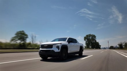 „General Motors“ pasiekė naują elektromobilių rekordą: vienu įkrovimo pavyko įveikti net 1600 kilometrus „General Motors“ pasiekė naują elektromobilių rekordą: vienu įkrovimo pavyko įveikti net 1600 kilometrus