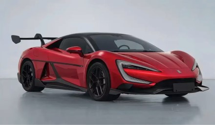 Kinų hiperautomobilis BYD gaus keturis variklius, kiekvienas po 744 AG Kinų hiperautomobilis BYD gaus keturis variklius, kiekvienas po 744 AG